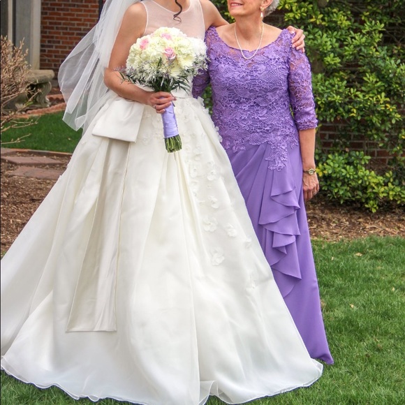 Vera wang wedding gown - Picture 3 of 3